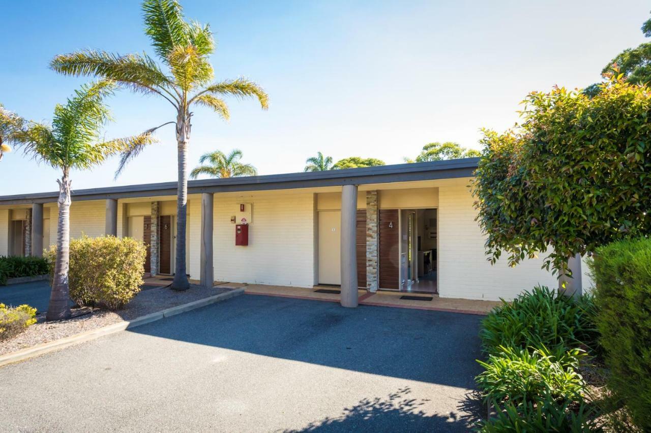 Black Dolphin Motel & Apartments Merimbula Exterior photo