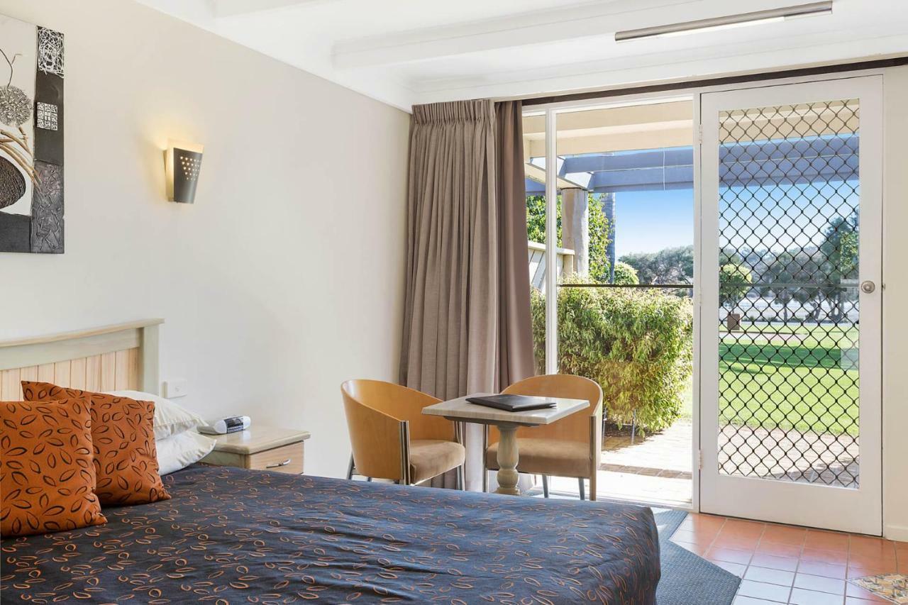 Black Dolphin Motel & Apartments Merimbula Exterior photo