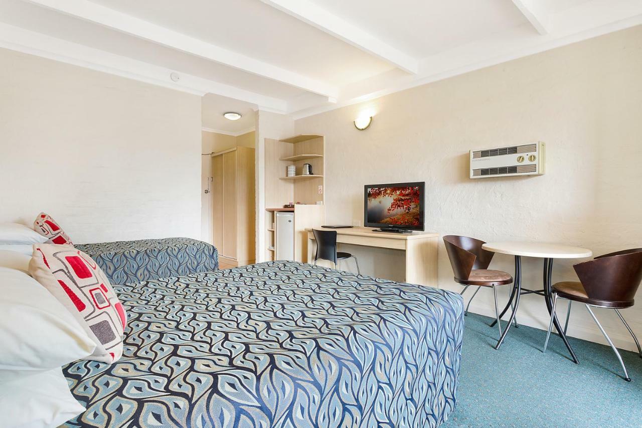 Black Dolphin Motel & Apartments Merimbula Exterior photo